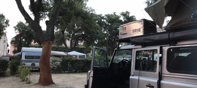 Schlafen unter Korkeichen Schlafen unter Korkeichen