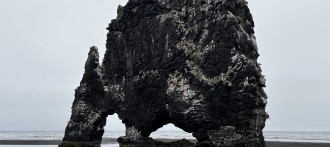 Hvítserkur – weisser Kittel
