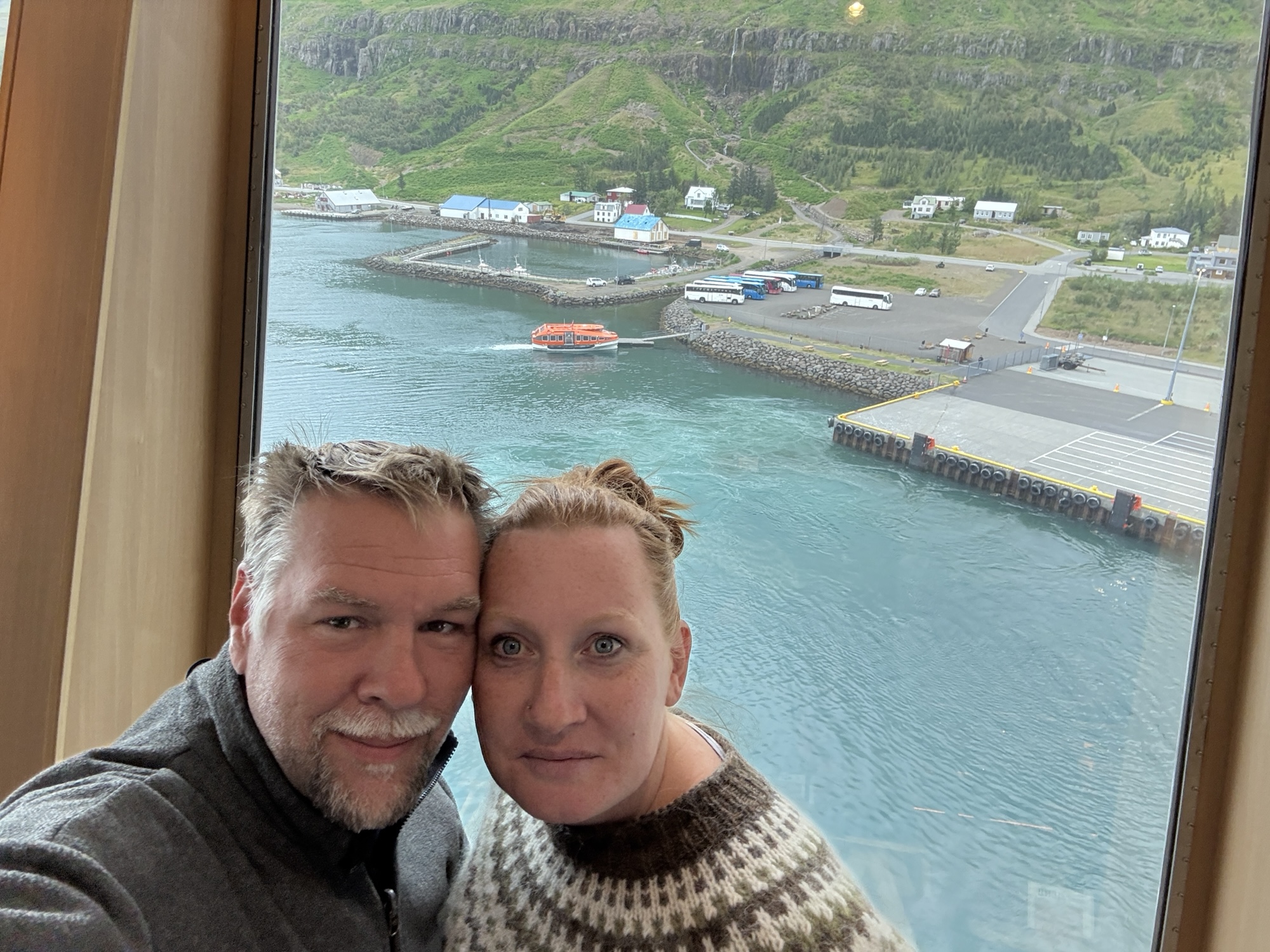 Good Bye und Takk fyrir Good Bye und Takk fyrir